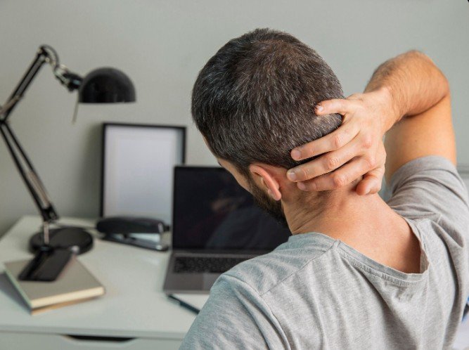 Neck Pain Doctor in Faridabad - Dr. Rohit Gupta